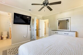 4 Mi to Historic Dtwn Venice: Home w/ Heated Pool!