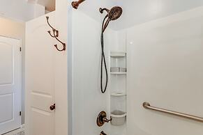 4 Mi to Historic Dtwn Venice: Home w/ Heated Pool!