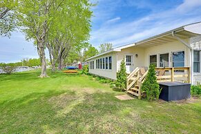 Shawano Lake House w/ Boat Dock, Kayaks, & Grill!