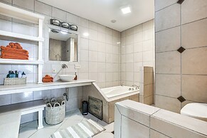 < 1 Mi to Wittenberg: Eclectic Loft w/ Parking!