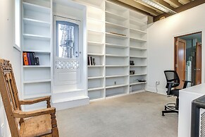 < 1 Mi to Wittenberg: Eclectic Loft w/ Parking!