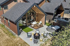 Private Hot Tub & Patio: Spacious Cle Elum Home