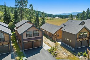 Private Hot Tub & Patio: Spacious Cle Elum Home