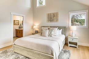 Private Hot Tub & Patio: Spacious Cle Elum Home