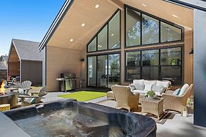 Private Hot Tub & Patio: Spacious Cle Elum Home