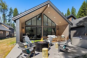 Private Hot Tub & Patio: Spacious Cle Elum Home
