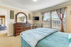 Near Hiking: Midway Home w/ Mtn Views & Deck