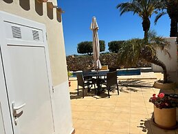 6 Guests - 3BR - Private Pool - Mountain Views