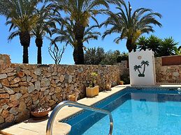 6 Guests - 3BR - Private Pool - Mountain Views