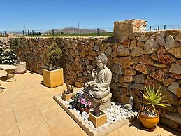 6 Guests - 3BR - Private Pool - Mountain Views