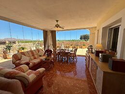 6 Guests - 3BR - Private Pool - Mountain Views