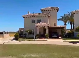 6 Guests - 3BR - Private Pool - Mountain Views