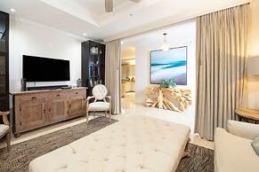 Seabreeze 8 - Luxury 4-bedroom on Seven Mile Beach