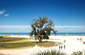Charming 2BR Lagoon-view Steps To Siesta Key Beach
