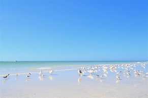 Charming 2BR Lagoon-view Steps To Siesta Key Beach