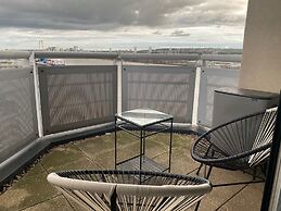 2 Bed Flat - Sleeps 4 - Parking - Wifi