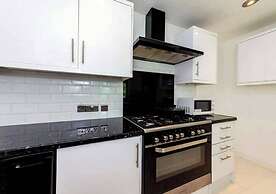 Reading - 3-bed House - Sleeps 6 - Garden - Wifi