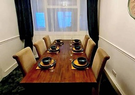 Reading - 3-bed House - Sleeps 6 - Garden - Wifi