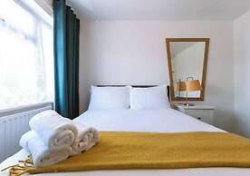 Reading - 3-bed House - Sleeps 6 - Garden - Wifi