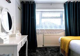 Reading - 3-bed House - Sleeps 6 - Garden - Wifi