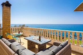 Villa Beach Heaven in Pomos