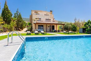 Villa Beach Heaven in Pomos