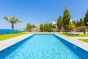 Villa Beach Heaven in Pomos