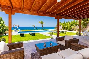 Villa Beach Heaven in Pomos