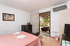 Villa Beach Heaven in Pomos