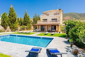 Villa Beach Heaven in Pomos