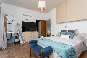 Villa Beach Heaven in Pomos