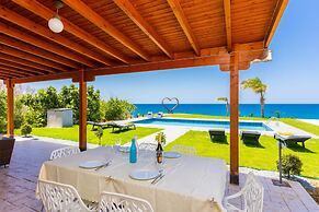 Villa Beach Heaven in Pomos