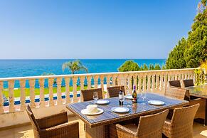 Villa Beach Heaven in Pomos