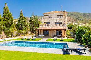 Villa Beach Heaven in Pomos