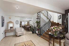 Villa Beach Heaven in Pomos