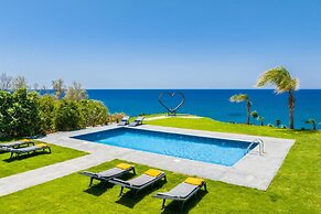 Villa Beach Heaven in Pomos