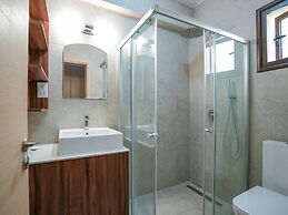 Aqua House Valentino