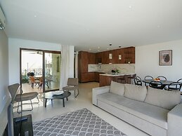 Aqua House Valentino