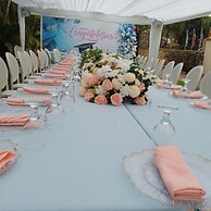 Super Paradise Hotel