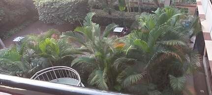 Super Paradise Hotel