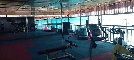 Super Paradise Hotel