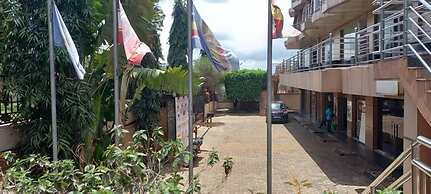 Super Paradise Hotel