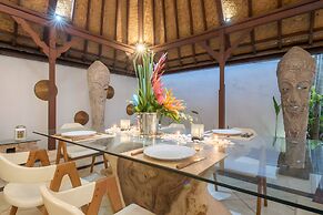 Villa Panda Seminyak Next to KU DE TA