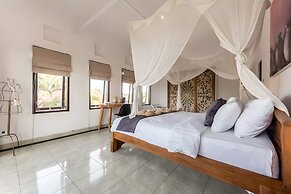 Villa Panda Seminyak Next to KU DE TA