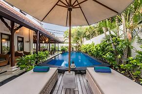 Villa Panda Seminyak Next to KU DE TA