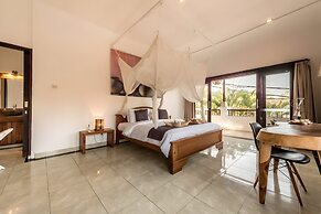 Villa Panda Seminyak Next to KU DE TA