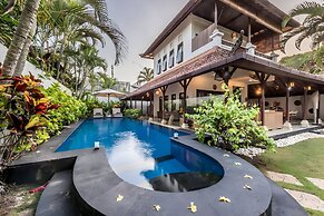 Villa Panda Seminyak Next to KU DE TA