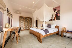 Villa Panda Seminyak Next to KU DE TA