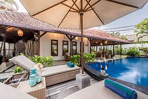 Villa Panda Seminyak Next to KU DE TA