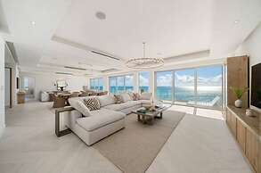 Luxury 4-bedroom Oceanfront Oasis